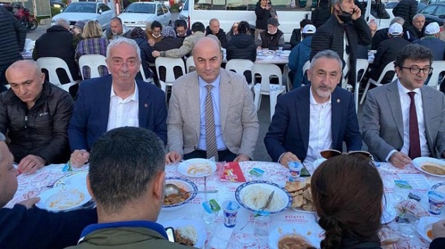 CHP Beykoz Yalıköy Pazar Alanı’nda sokak iftarı verdi