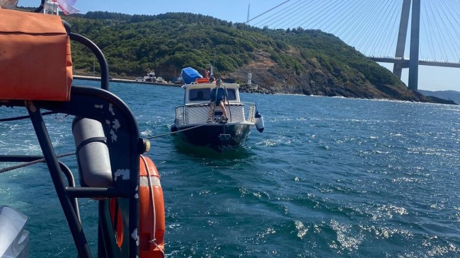 Beykoz’da içinde 2 kişi bulunan tekne kurtarıldı