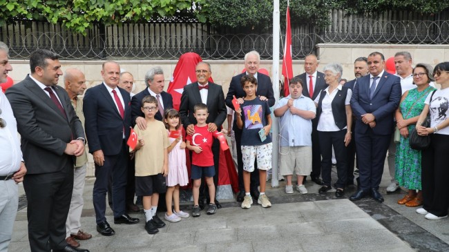 Beykoz Anadolu Hisarı’na Atatürk büstü